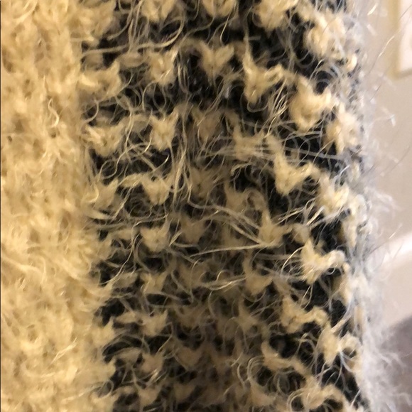 Unstructured sweater / wrap - Picture 3 of 3